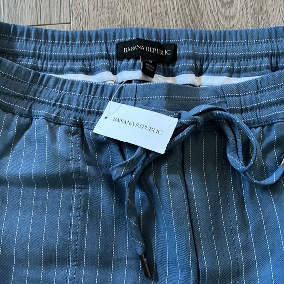 Banana Republic Womens Small Short - Picture 3 of 4